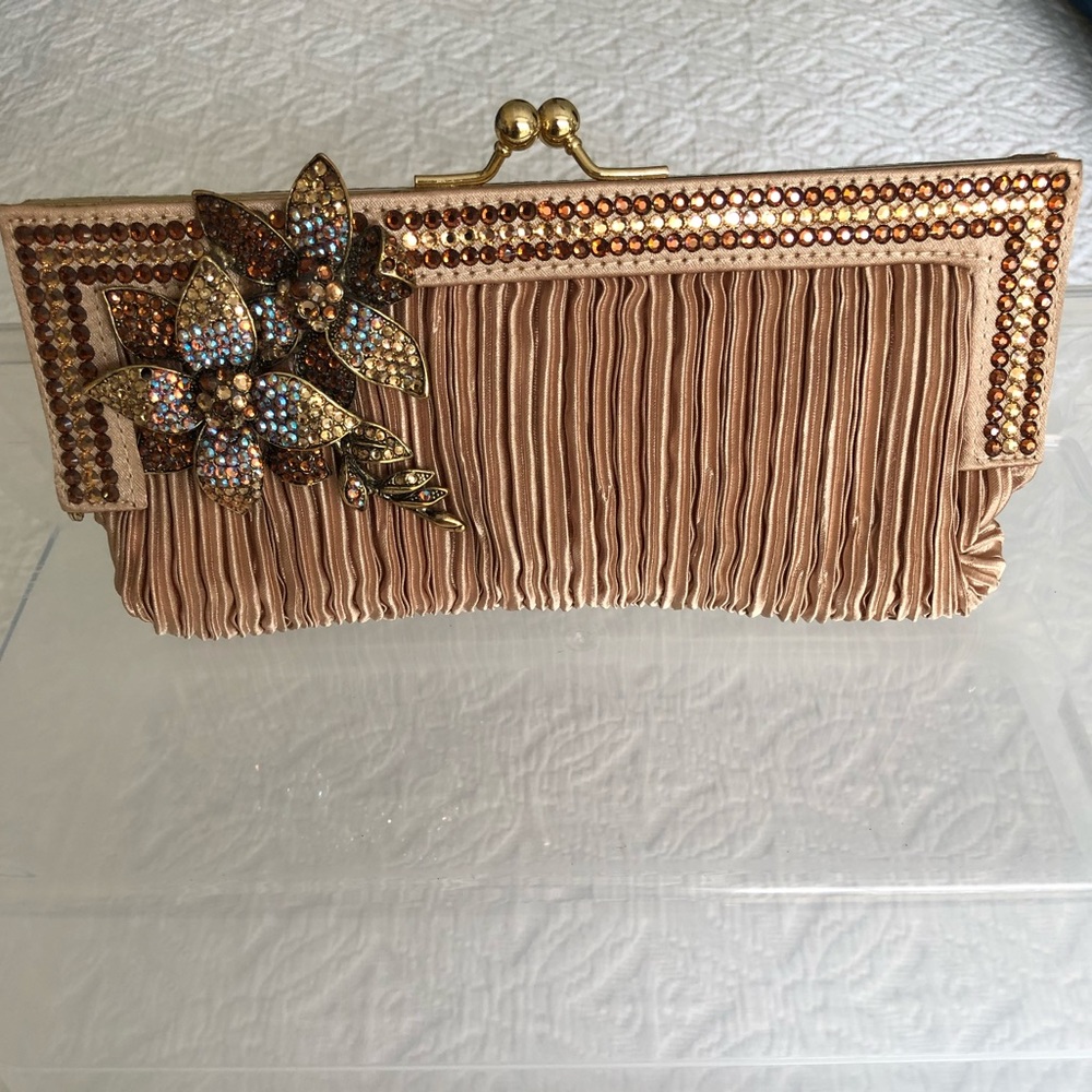 Letty - designer evening clutch w shoulder chain